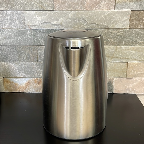 President's Choice Stainless Steel Cordless Kettle - Picture 12 of 15